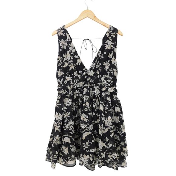 Abercrombie & Fitch Dresses & Skirts - Abercrombie & Fitch Women's Black & White Floral Flirty Drama Mini Dress Size‎ L